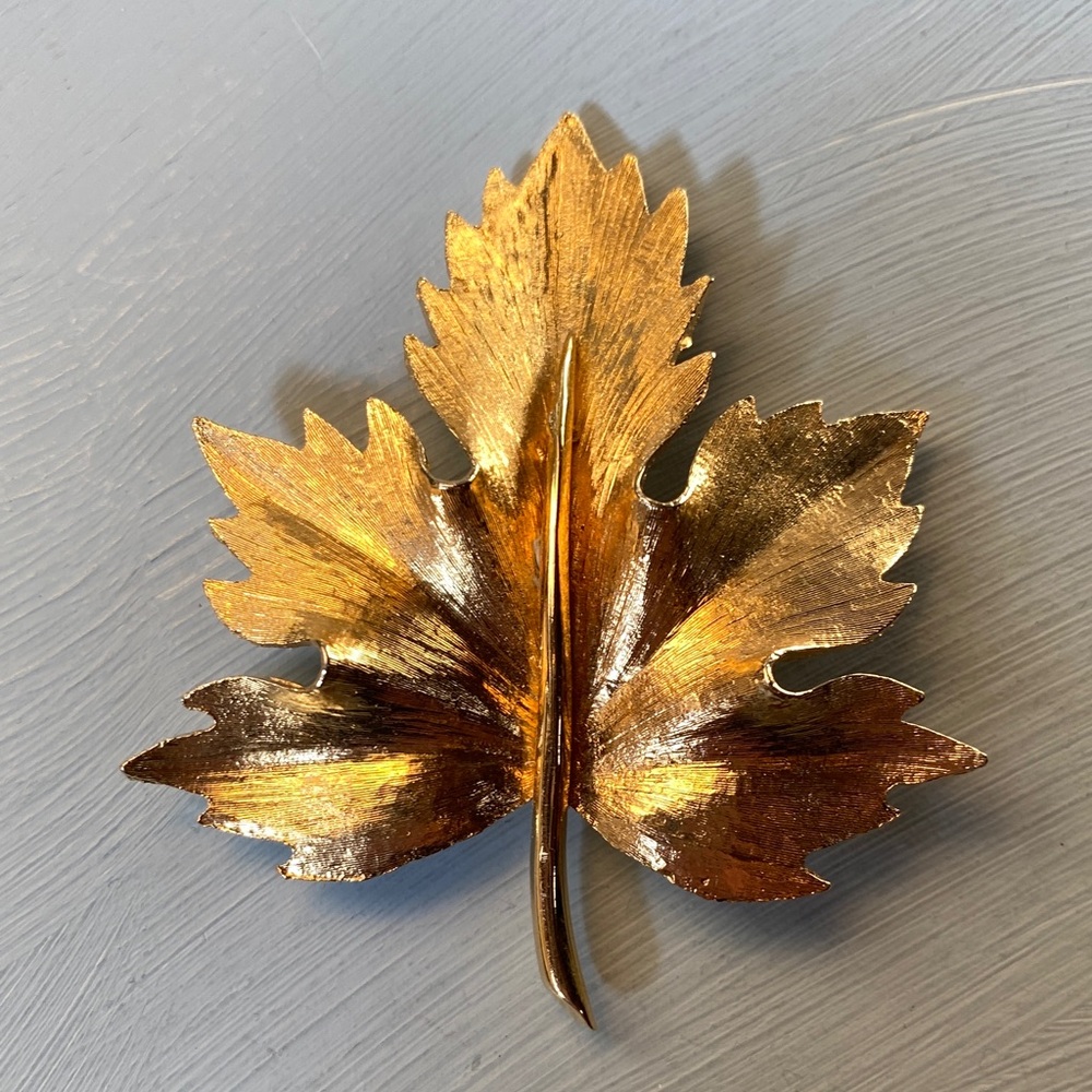 Vintage Golden Maple Leaf Brooch